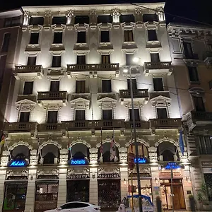 Mokinba King Hotell